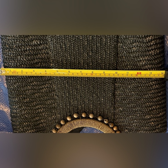 Elegant Black Woven Tote Bag with Wooden Handles - Picture 10 of 11